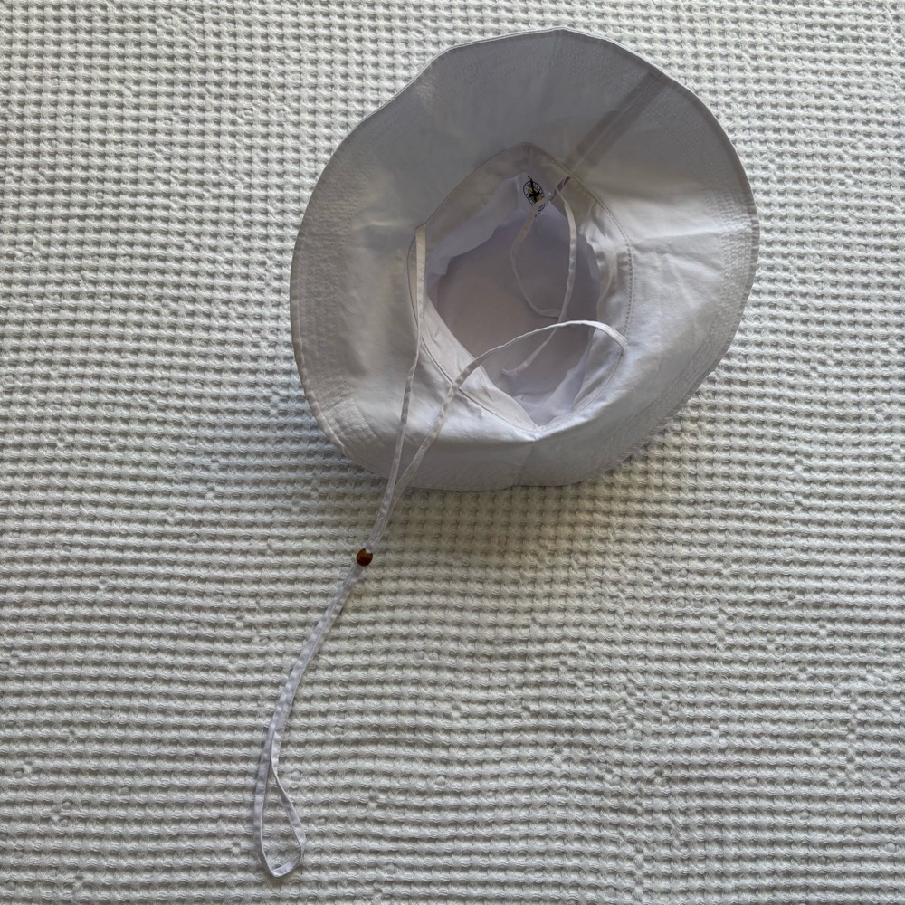 Wallaroo Piper Women’s White Cotton Bucket Hat, UPF 50, Drawstring & Packable - Picture 3 of 4